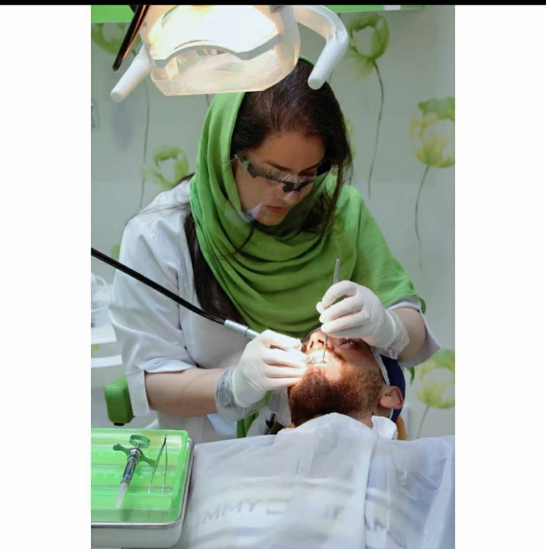 دکتر میترا وثوقی 