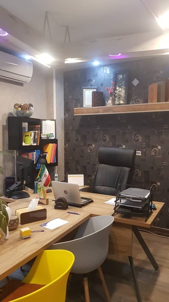 دکتر میترا وثوقی 